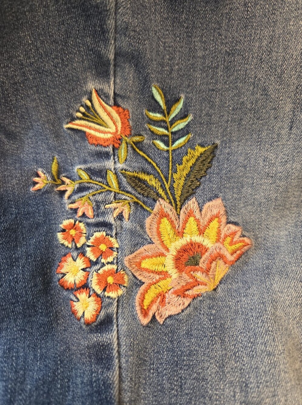 Old Navy Rockstar Floral Embroidered Mid-Rise Skinny Jeans Size 12 ~ Pre-Owned - Picture 8 of 11